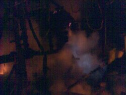 Ahşap ev tamamen yandı