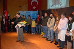 HAYALLER TİYATROSU “BİR GARİP HAMSİ” İLE SEZONU AÇTI