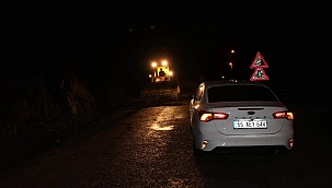 Ayancık'ta toprak kayması nedeniyle kapanan yol yeniden açıldı