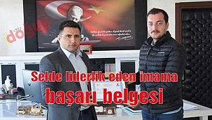 Selde liderlik eden imama başarı belgesi