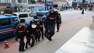 Erfelek'te evden hırsızlık yapan şüpheliler yakalandı