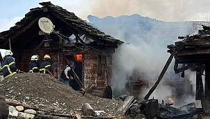 Ayancık'ta 1 ev ve 3 ambar yandı