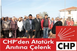 CHP'den Atatürk Anıtına Çelenk 