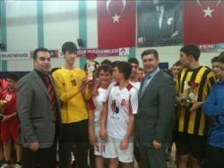 Sinop’ta Hentbol ‘da Şampiyonlar Kupalarını Aldı