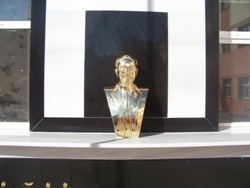 İNÖNÜ ORTAOKULUNA YENİ ATATÜRK BÜSTÜ YAPILDI