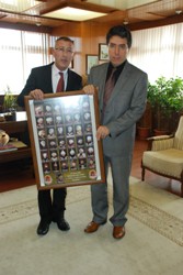 TARİHÇİ VALİYE ANLAMLI HEDİYE