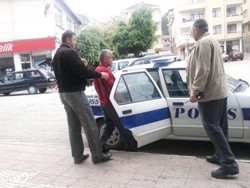 EŞİNİ ÖLDÜREN KOCA POLİSE TESLİM OLDU