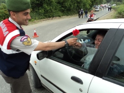 Jandarma Anneleri Unutmadı