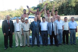 GELENEKSEL SİNOP KARAKUCAK GÜREŞLERİ NEFES KESTİ