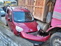 FRENİ BOŞALAN KAMYON 8 ARACI BİÇTİ