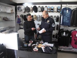 İLÇE EMNİYET MÜDÜRLÜÐÜNDEN BROŞÜR DAÐITILDI