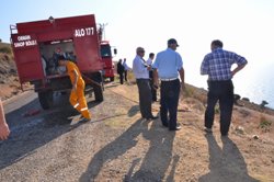 İÇKİ ŞİŞELERİ İTFAİYE HORTUMUNU PATLATTI