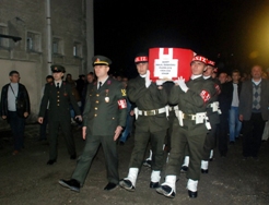 ŞEHİT CENAZESİNE HAZİN KARŞILAMA 