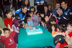 DEPREMZEDE ÇOCUKLAR MORAL BULDU