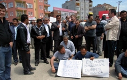 TÜRKELİ\ DE ŞOFÖRLER YOL PROTESTOSU YAPTI 