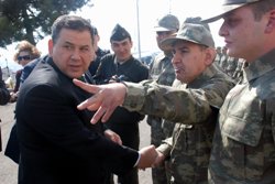 ENGELLİ ASKER, RÜTBELİ KIYAFET İSTEDİ