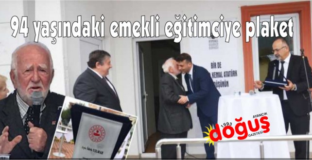 94 yaşındaki emekli eğitimciye plaket