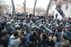 SİNOP\ TAKİ OLAYLARDA 1 POLİS YARALANDI 