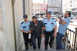 ÜNİVERSİTE ÖÐRENCİSİNE GÖZALTI