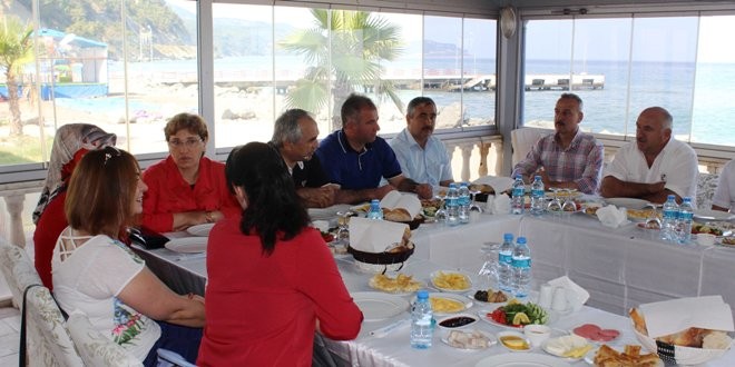 Ak Parti Ayancık İlçe teşkilatı kahvaltı programı düzenledi