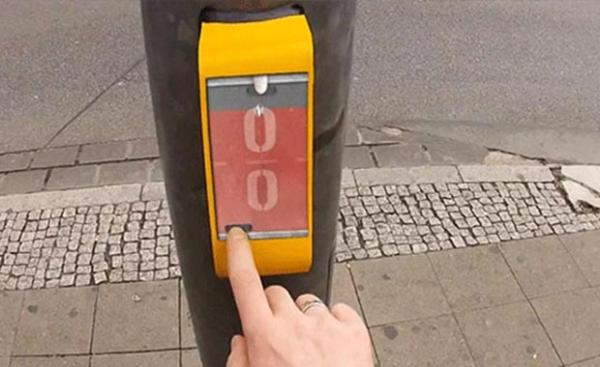 Almanları Trafik Işıklarında Bekleyen Sürpriz!