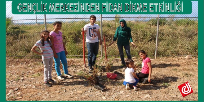 AYANCIK GENÇLİK MERKEZİNDEN FİDAN DİKME ETKİNLİĞİ