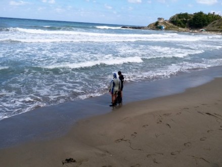 Ayancık'ta denizde akıntıya kapılan 3 kişiden 1'i kayıp