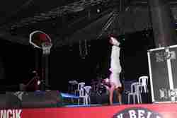 HAKAN AKDOÐAN'DAN MUHTEŞEM AKROBASİ GÖSTERİSİ