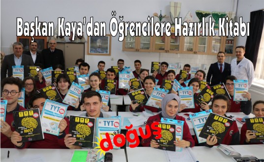 Başkan Kaya'dan Öğrencilere Hazırlık Kitabı
