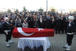 SİNOP UN EN YAŞLI EMEKLİ POLİSİ SON YOLCULUÐUNA UÐURLANDI