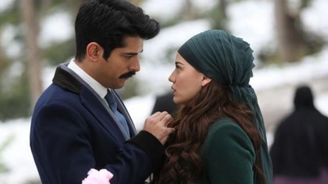 Burak Özçivit'ten, Fahriye Evcen'e Büyük Jest
