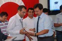 YURT DIŞINDA GÖREVLENDİRİLECEK ÖÐRETMENLER SERTİFİKA ALDI