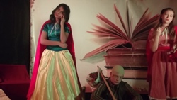 ÇOCUKLAR TİYATRO İLE KEYİFLENİYORLAR