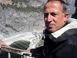 DEV BARAJ KAPAKLARI SİNOPLU BALIKADAM TEMİZLEDİ