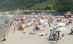 SİNOP\ TA PLAJLAR DOLUP TAŞIYOR