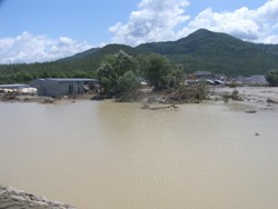 SİNOP’TA SEL KÖPRÜ YIKTI