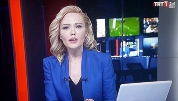 Darbe Bildirisi Okutulan Kadın Spiker Sinoplu 