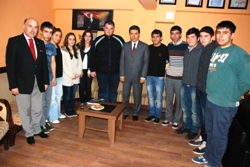 VALİ CENGİZ’DEN HAYALLER TİYATROSU’NA ZİYARET