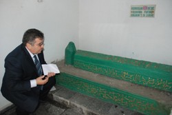 KADERİNE TERK EDİLEN TÜRBEYİ İLGİNÇ MEKTUP ORTAYA ÇIKARTTI