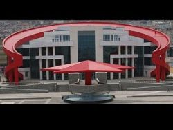 Türk bayrağı şeklinde bina yaptılar