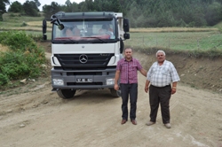 DİKMEN’ DE YOL YAPIMINA ARA VERMEK YOK.