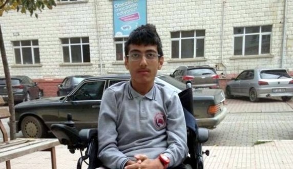 EMRE, TEDAVİ İÇİN YARDIM BEKLİYOR