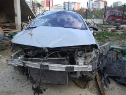 KAYMAKAM VE BELEDİYE BAŞKANI BİR SAAT ARAYLA KAZA YAPTI