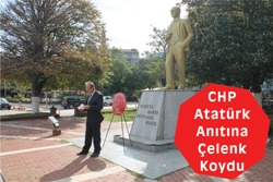 CHP Atatürk Anıtına Çelenk Koydu