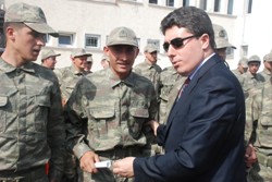 ENGELLİLER BİR GÜNLÜK ASKERLİK YAPTI