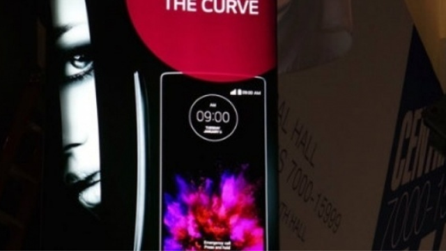 LG'nin kavisli telefonunun yeni sürümü, tanıtılacağı CES 2015'ten hemen önce internete sızdı!