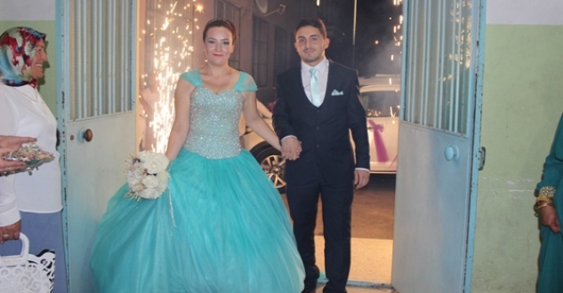 Merve ile Yunus'a görkemli nişan