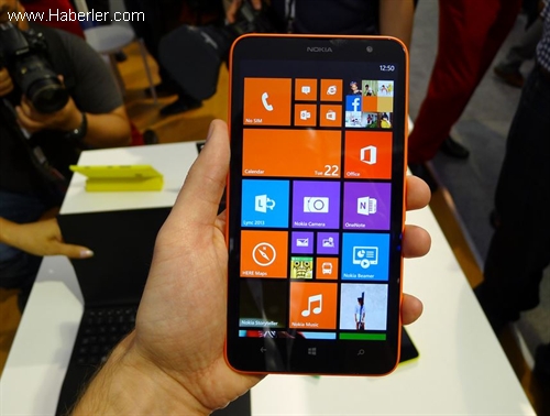 Nokia'nın Dev Ekranlı Lumia'sı Türkiye'de 999 Liradan Satılacak