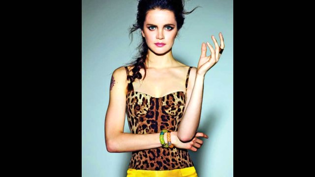 Son dönemde yaptığı açıklamalarla dikkat çeken manken Tuğçe Kazaz attığı bir tweet ile tartışma yarattı.