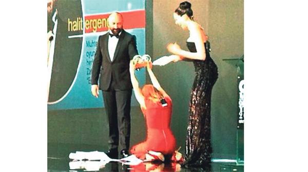 Süleyman'ın ödülü Hürrem'in elinden